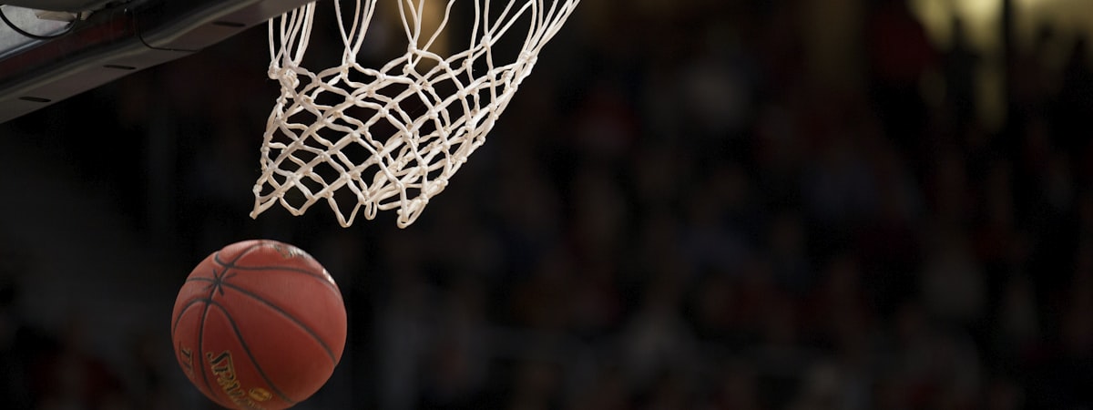 现代体育直播平台多屏互动与高清信号传输技术架构图